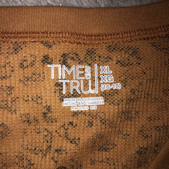 Brand new thermal shirt🤗cheetah print - Picture 3 of 4